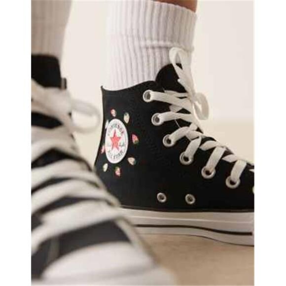 Converse Chuck Taylor All Star Hi trainers in black with embroidered strawberrie - Picture 4 of 5